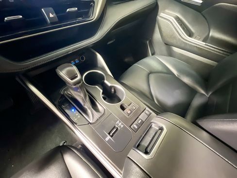 Used 2022 Toyota Highlander XLE image 26