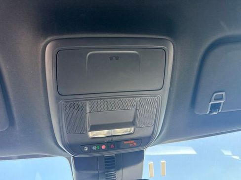 Certified 2025 Chevrolet Traverse LT FWD image 22
