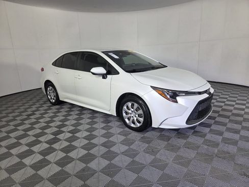Used 2020 Toyota Corolla LE FWD image 2