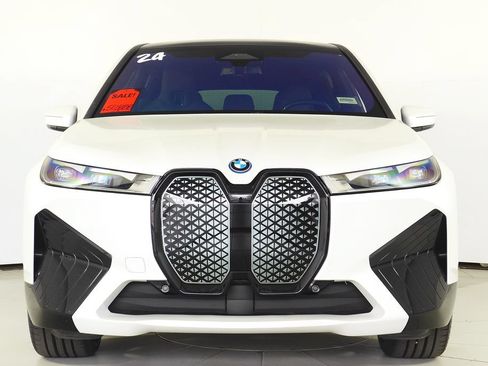Used 2024 BMW iX xDrive50 w/ Sport Package AWD/4WD image 3