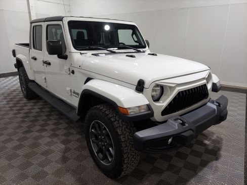 Used 2020 Jeep Gladiator Overland w/ Advanced Safety Group AWD/4WD image 4