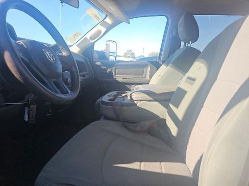 Used 2018 RAM 3500 Tradesman w/ Chrome Appearance Group AWD/4WD image 4