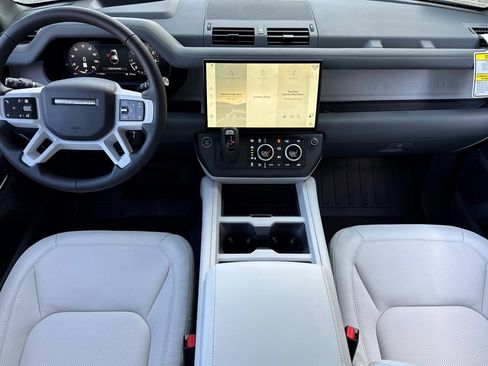 New 2026 Land Rover Defender 110 X-Dynamic SE image 25