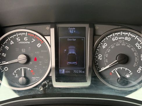 Used 2020 Toyota Tacoma TRD Off-Road w/ Technology Package AWD/4WD image 25