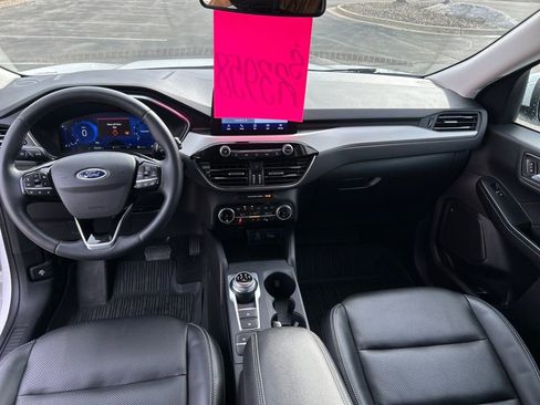 Used 2022 Ford Escape Titanium image 15