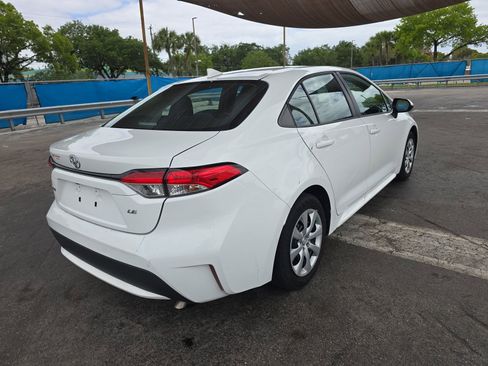 Used 2022 Toyota Corolla LE image 6
