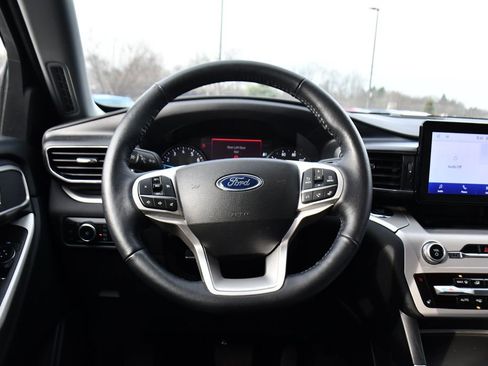 Used 2023 Ford Explorer XLT w/ Equipment Group 202A AWD/4WD image 11