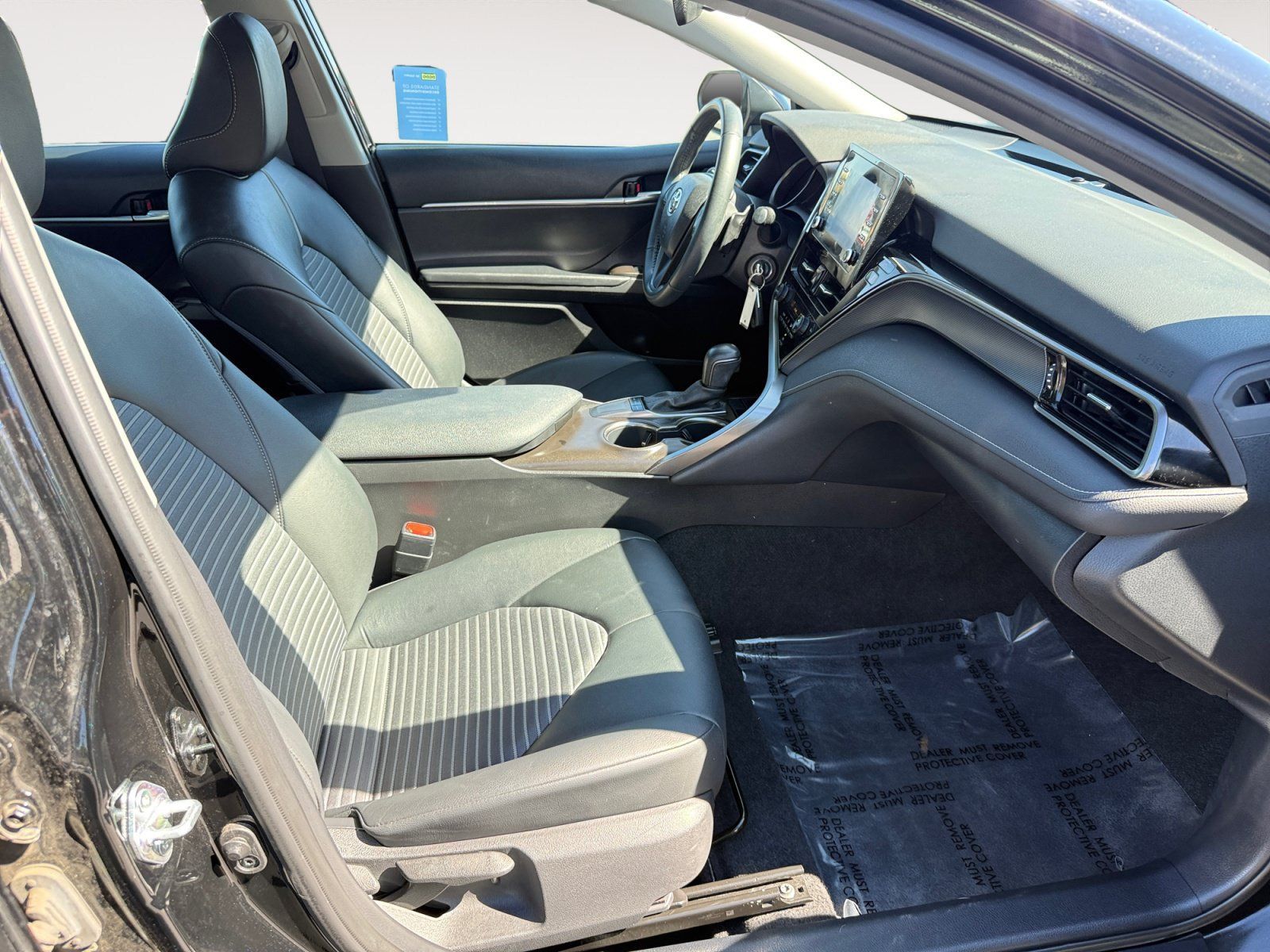 Used 2022 Toyota Camry SE FWD image 19