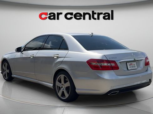 Used 2010 Mercedes-Benz E 350 Sedan image 3