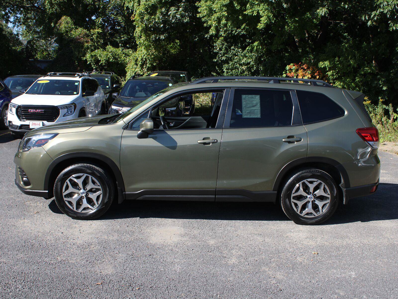 Used 2022 Subaru Forester Premium AWD/4WD image 5