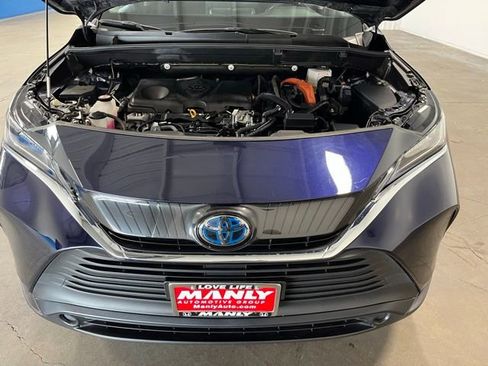 Used 2022 Toyota Venza LE AWD/4WD image 9
