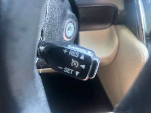 Used 2012 Toyota Camry LE FWD image 12