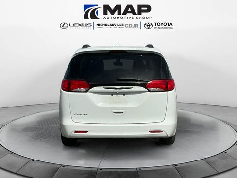 Used 2020 Chrysler Voyager Lxi image 4