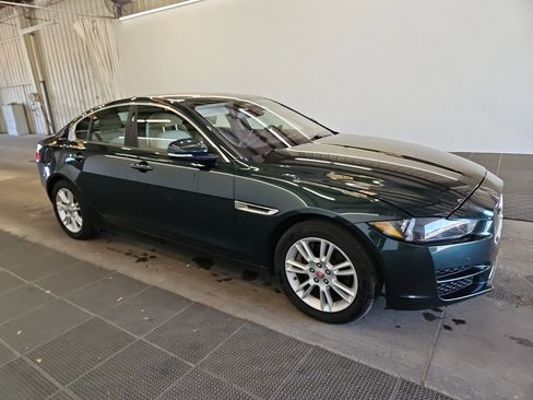Used 2017 Jaguar XE Premium image 4