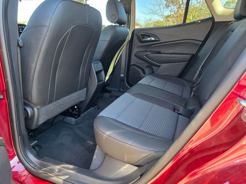 Certified 2025 Chevrolet Trax LT w/ LT Convenience Package image 28