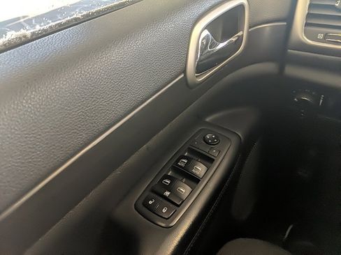 Used 2018 Jeep Grand Cherokee Laredo image 27