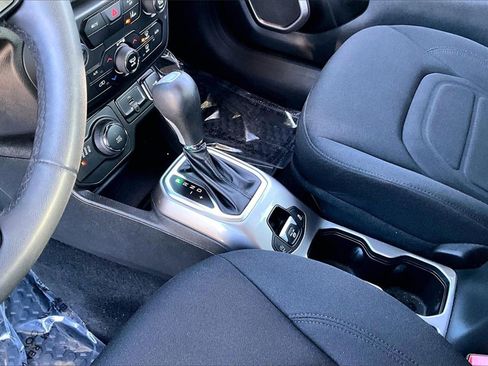 Used 2022 Jeep Renegade Latitude image 15