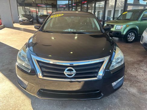 Used 2013 Nissan Altima 2.5 SV image 2