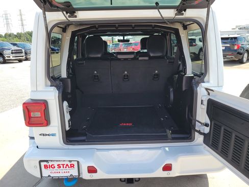 Used 2022 Jeep Wrangler Unlimited Sahara image 27
