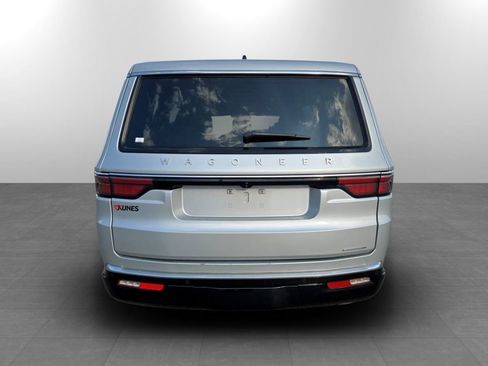 Used 2024 Jeep Wagoneer Series III w/ Flexible Seating Group image 8
