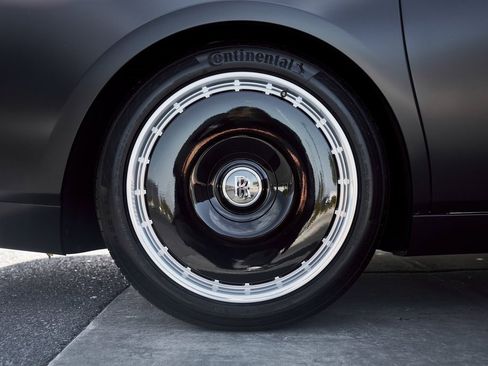 Used 2025 Rolls-Royce Phantom Sedan image 21