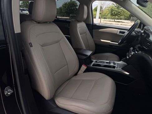 Used 2023 Ford Explorer Limited image 26