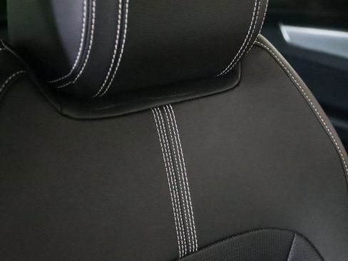 Used 2021 Jaguar XF R-Dynamic SE image 23