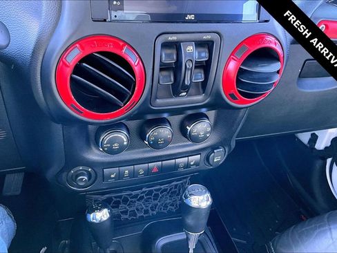 Used 2015 Jeep Wrangler Unlimited Sahara w/ Connectivity Group image 14