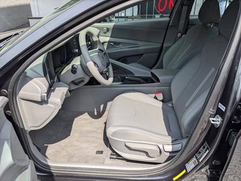 Used 2021 Hyundai Elantra SE FWD image 9
