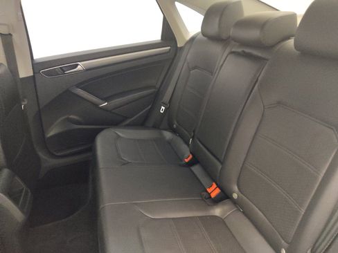 Used 2017 Volkswagen Passat 1.8T R-Line FWD image 18