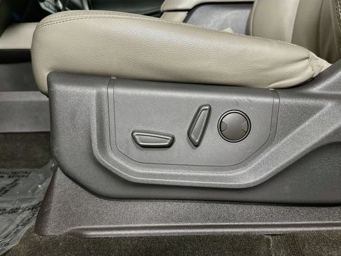 Used 2020 Ford Expedition XLT w/ Equipment Group 202A RWD image 23