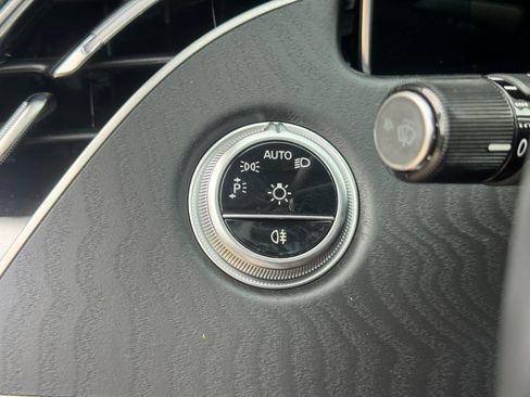 Used 2025 Mercedes-Benz E 350 Sedan w/ Winter Package image 18