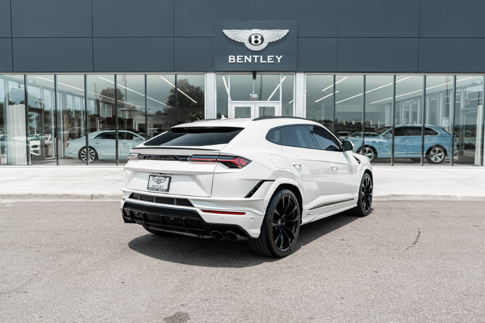 Used 2023 Lamborghini Urus S AWD/4WD image 3