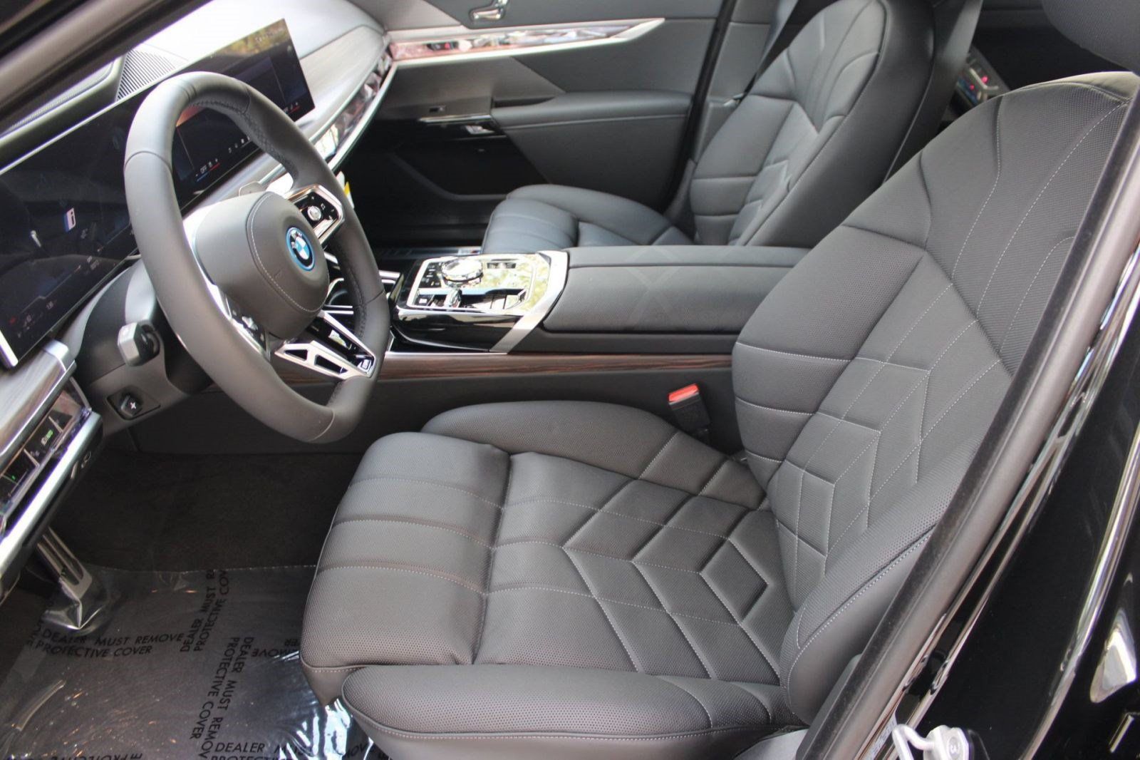 Used 2026 BMW 750e xDrive AWD/4WD image 5