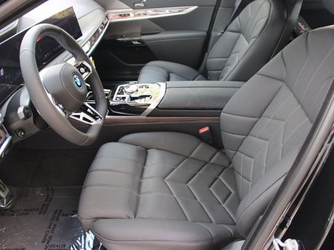 Used 2026 BMW 750e xDrive AWD/4WD image 5
