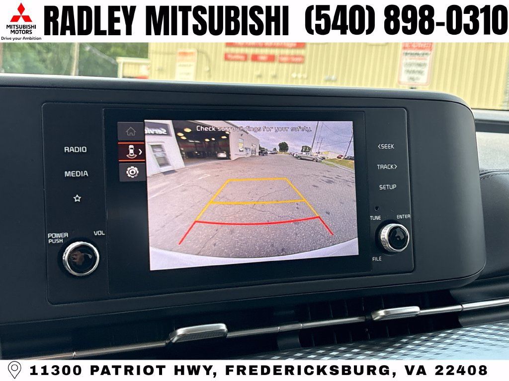 Used 2023 Kia Carnival LX FWD image 9