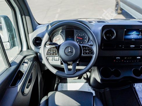 Used 2024 Mercedes-Benz Sprinter 2500 image 16