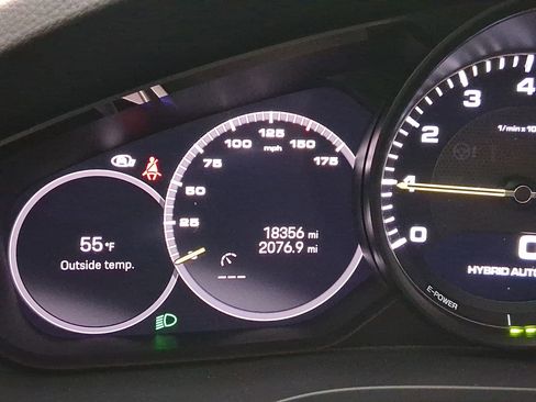 Used 2023 Porsche Cayenne E-Hybrid image 22