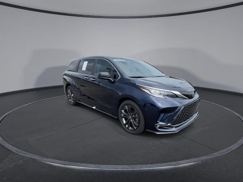 Used 2024 Toyota Sienna XSE FWD image 3