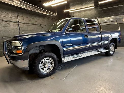 Used 2001 Chevrolet Silverado 2500 LT AWD/4WD image 1