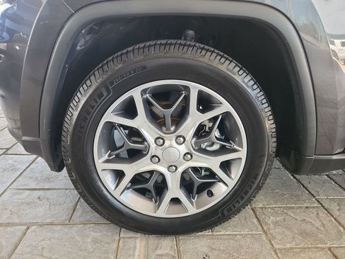 Used 2021 Jeep Grand Cherokee Limited image 31