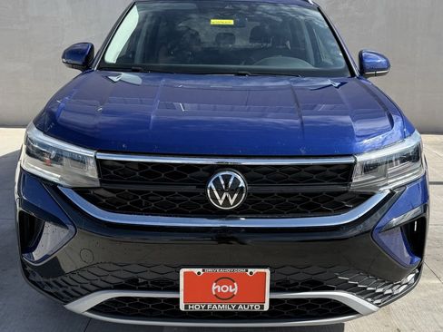 Certified 2024 Volkswagen Taos SE image 3