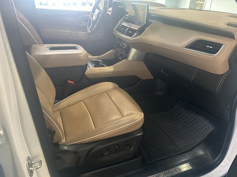 Used 2022 Chevrolet Suburban Premier image 18