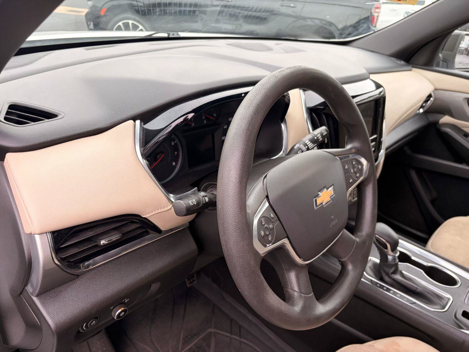 Used 2022 Chevrolet Traverse LS FWD image 12