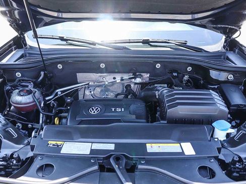 Certified 2020 Volkswagen Atlas Cross Sport SE FWD image 28