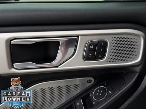 Used 2020 Ford Explorer Platinum w/ Premium Technology Package AWD/4WD image 31