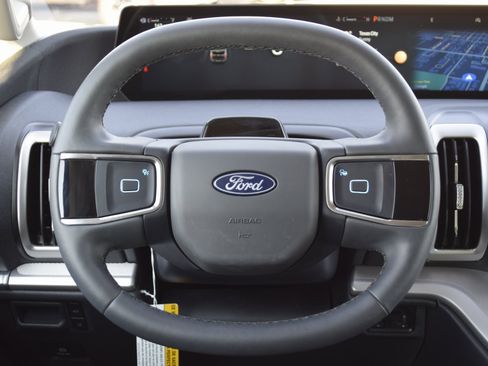 New 2025 Ford Expedition Active image 8