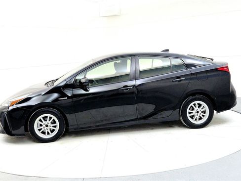 Certified 2019 Toyota Prius LE image 3