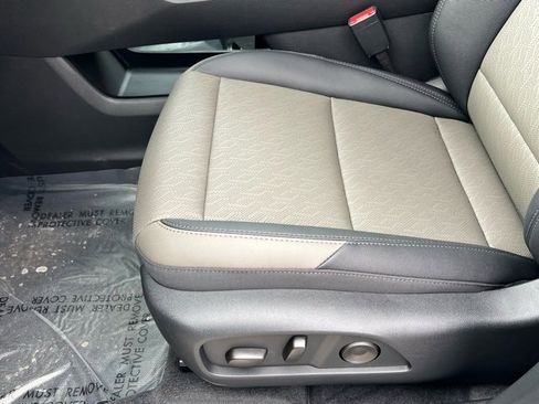 New 2026 Chevrolet Equinox LT w/ Convenience Package II image 7