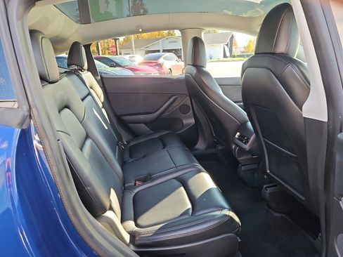 Used 2022 Tesla Model Y Long Range image 16